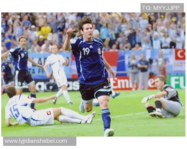 诺伊尔与梅西的巅峰对决足球场上的传奇之战与荣耀时刻